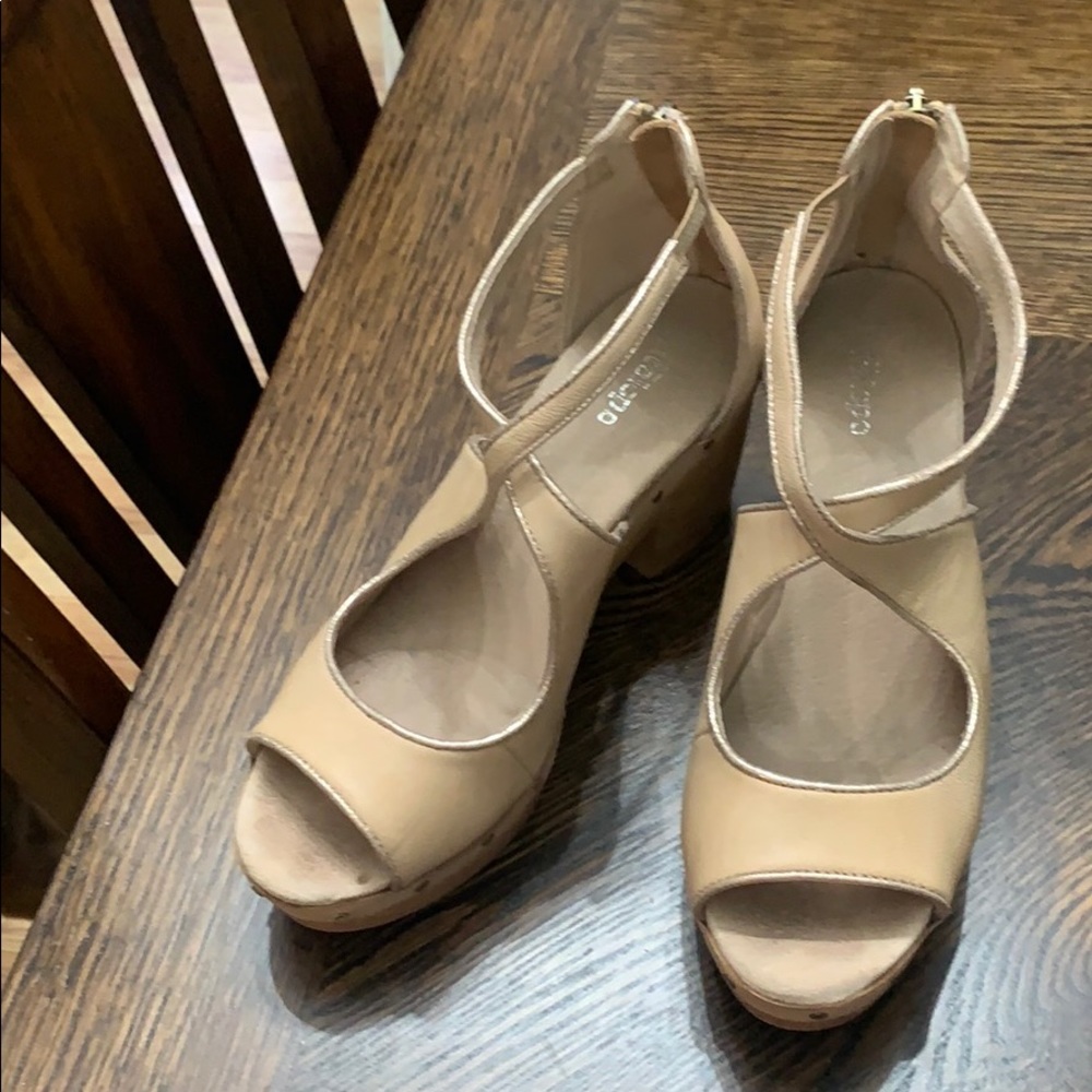 Antelope MakeUp Crisscross Leather Peep-toe Sandal